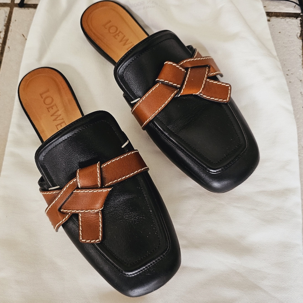 LOEWE leather mules in size 38